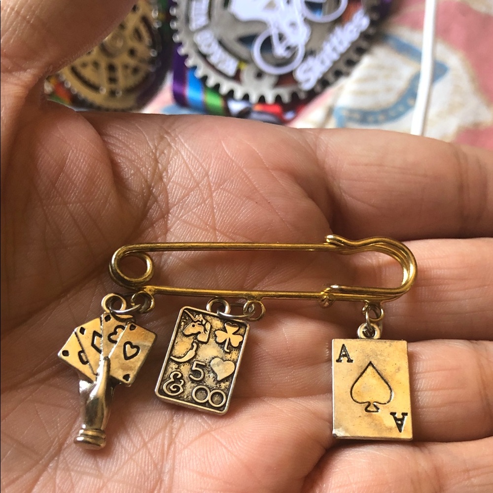 Gold-Tone Poker Charm Brooch Pin - Women Hair Accessory